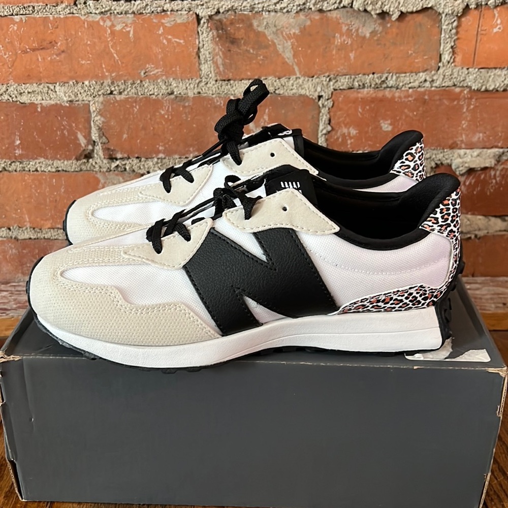 Never Worn New Balance 327